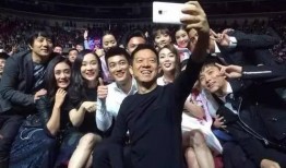 韩国娱乐记者爆料双金,双金恋情曝光，甜蜜互动引粉丝热议！”